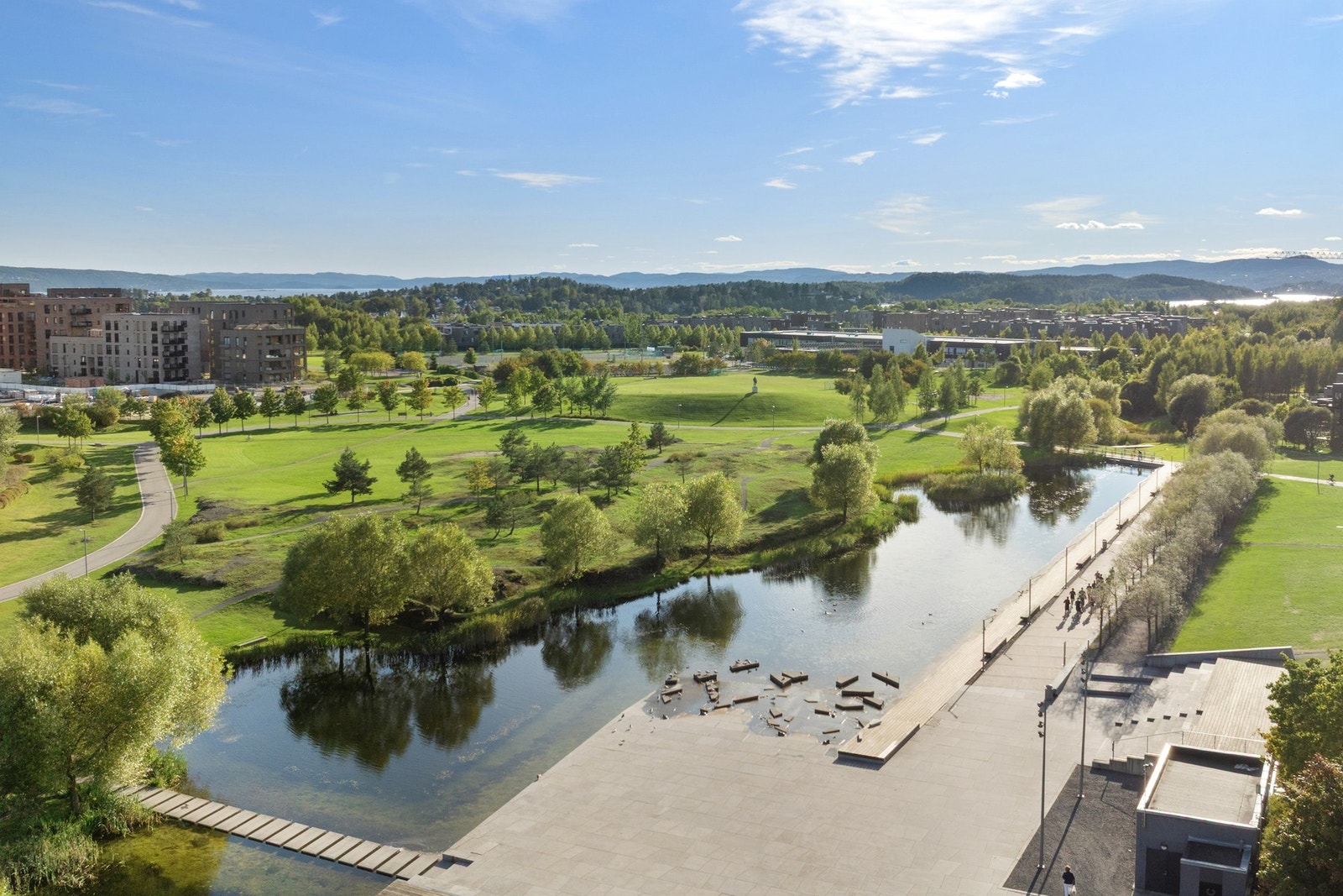 Midt i Nansenparken ligger "Nansenspeilet" - som ofte blir til skøyteis om vinteren Galleribilde