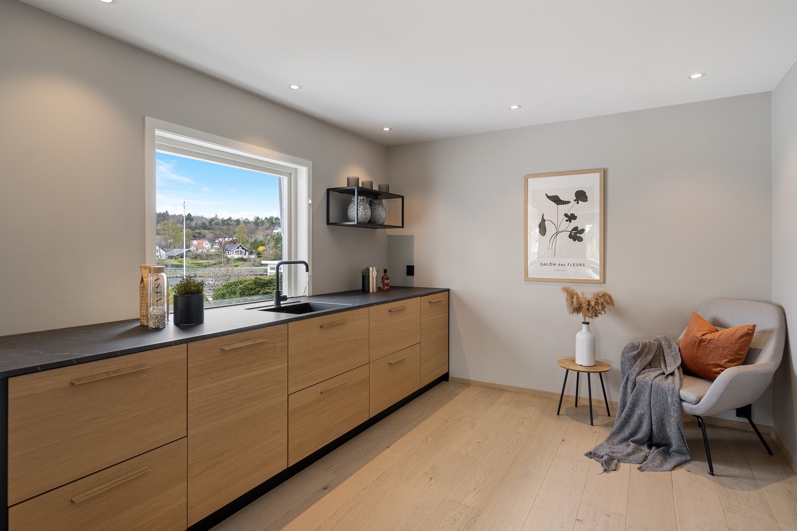 Rikelig med skuffer og skap Galleribilde