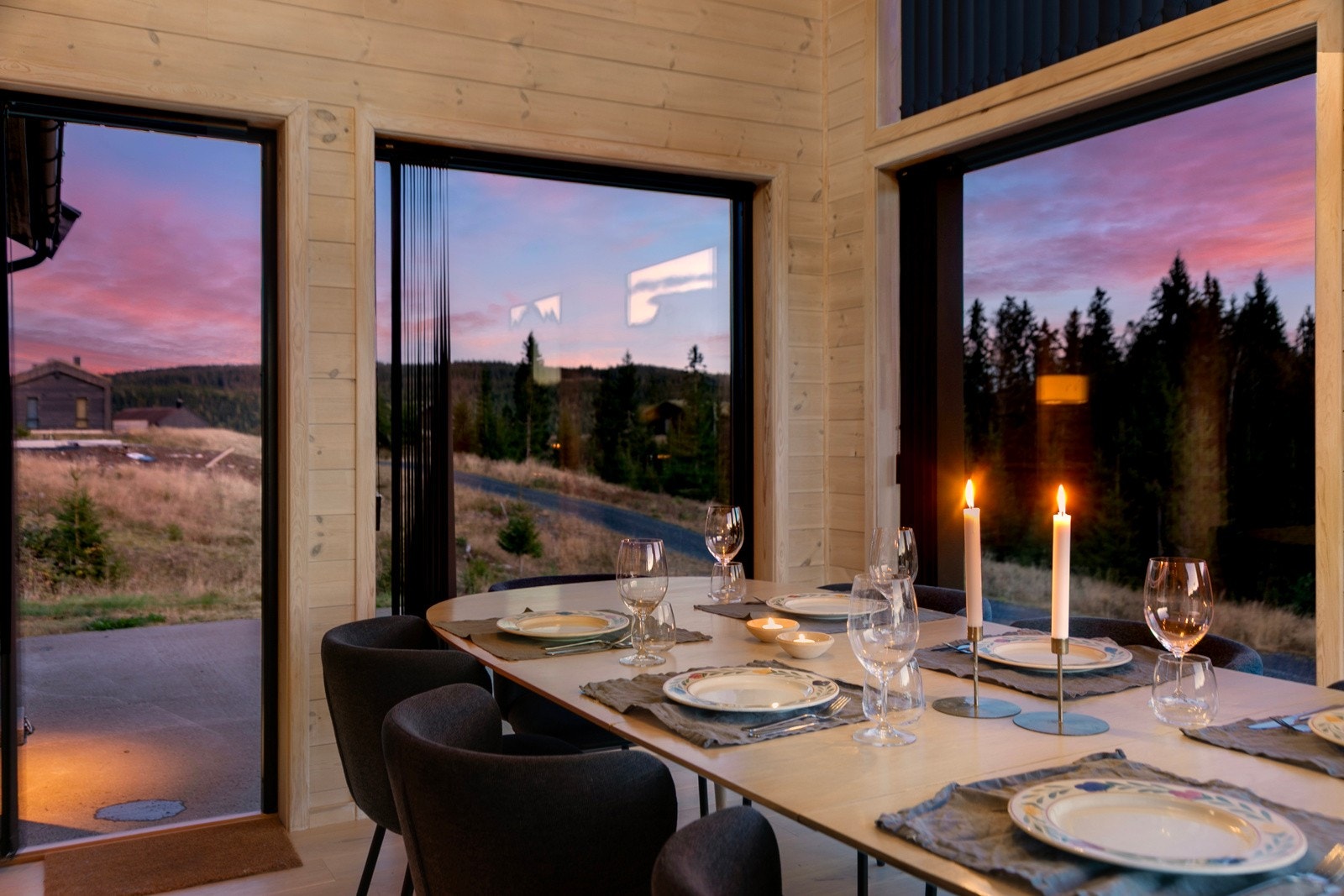 Koselig atmosfære når mørket faller på. Galleribilde