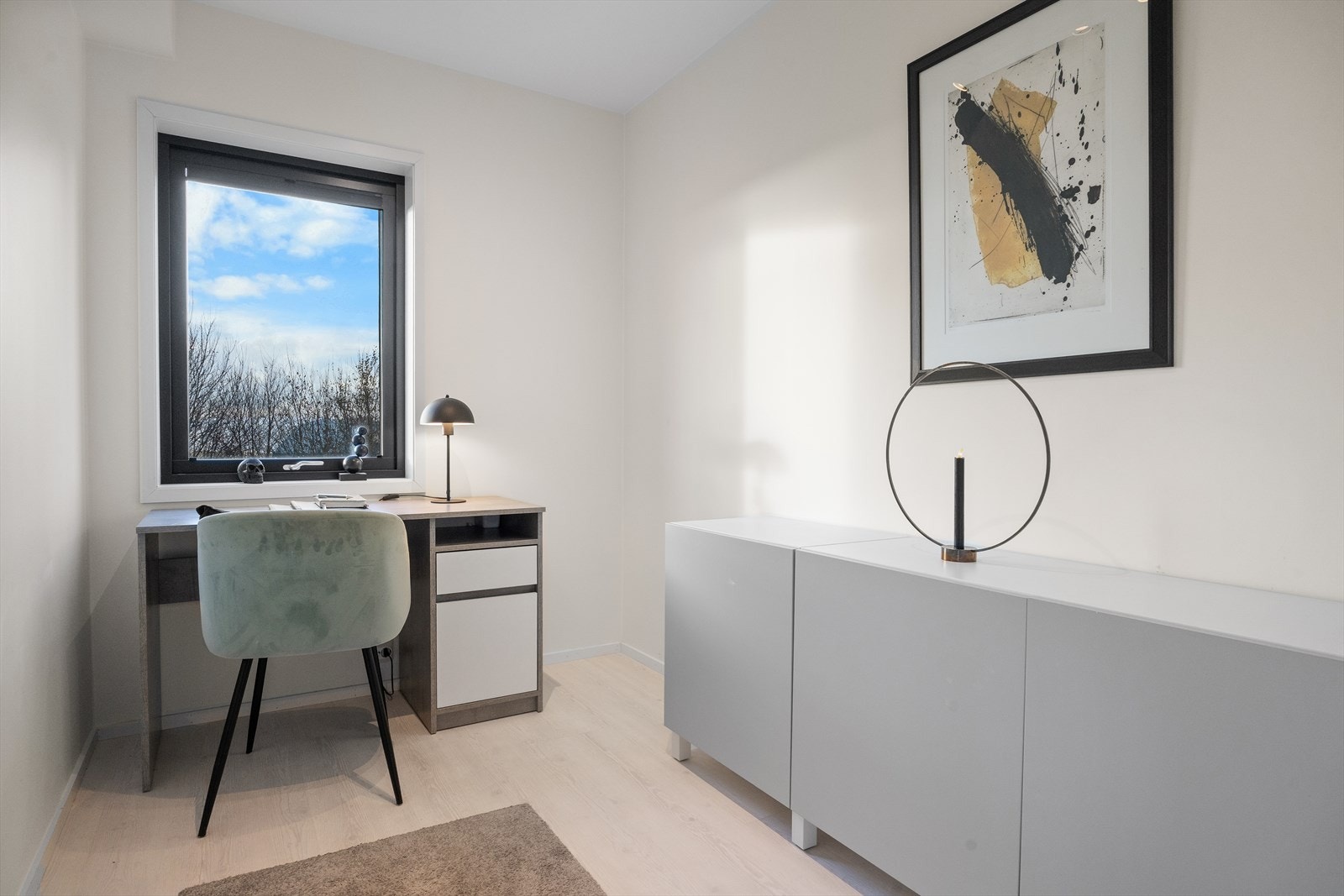 Soverom på hovedplan benyttet som kontor. Galleribilde