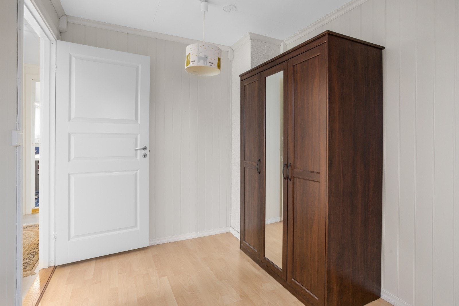 Det er plass til garderobeskap. Galleribilde