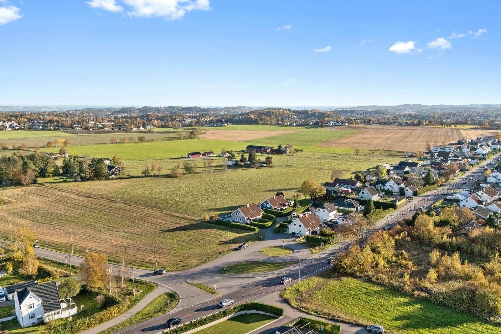 Det er kort vei til dagligvareforretninger som Coop OBS Fokserød og Rema 1000 Haukerød. Galleribilde