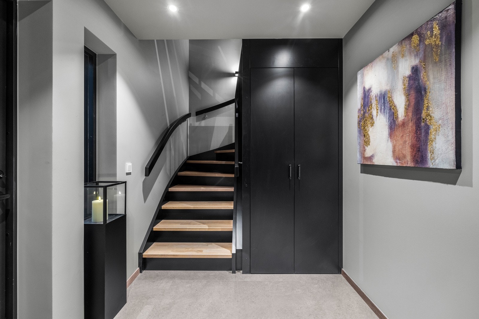 Hyggelig entré med god skapplass. Galleribilde