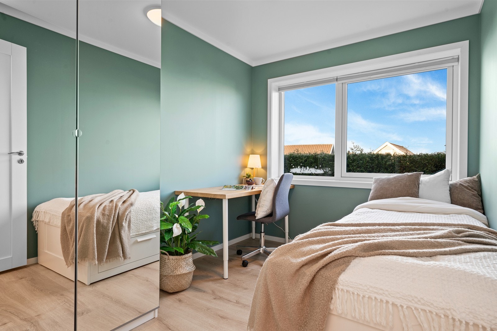 Det andre soverommet egner seg godt som barnerom, gjesterom eller kontor. Galleribilde