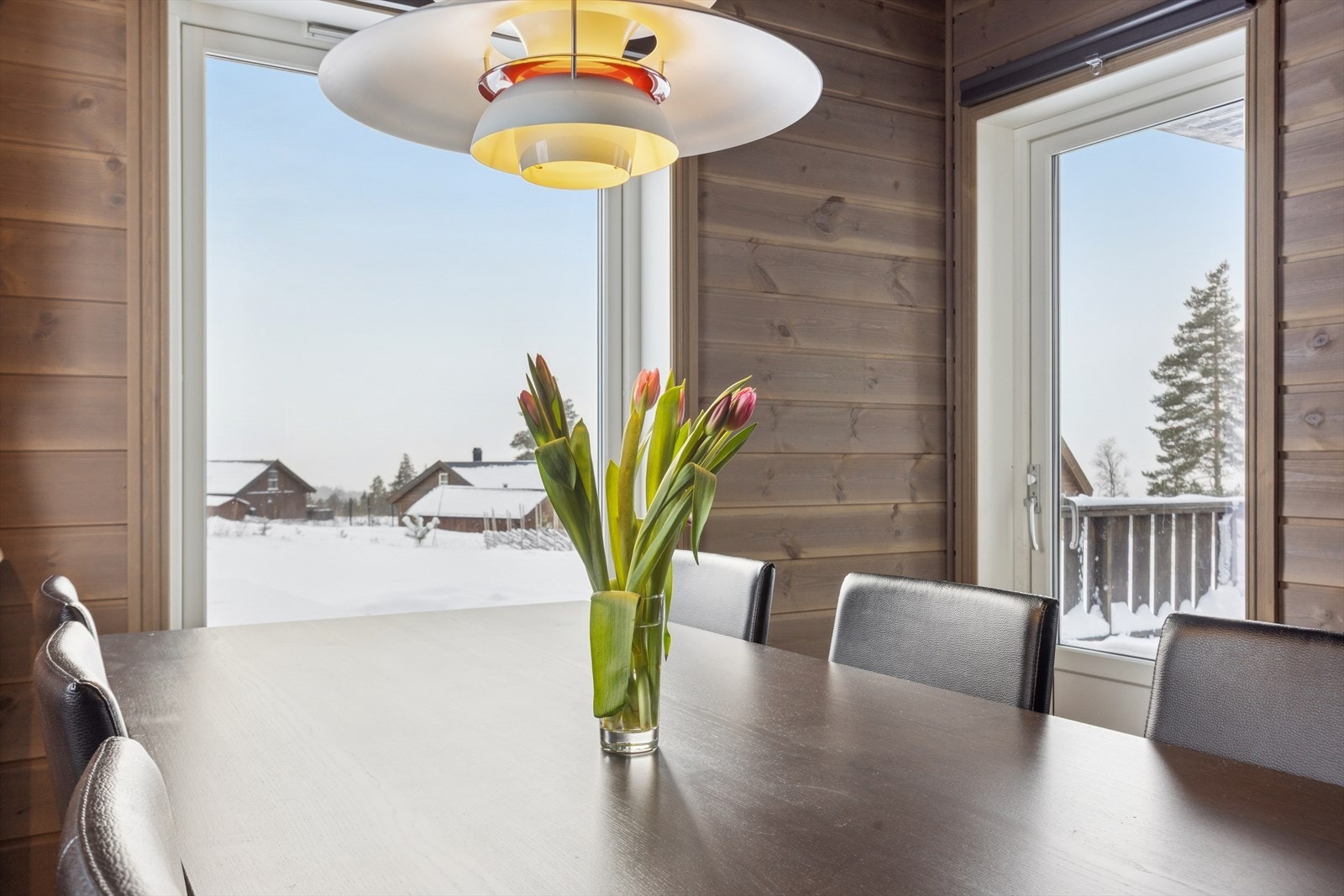 Hytta er lun og trivelig, og gir den ekte hyttefølelsen. Galleribilde