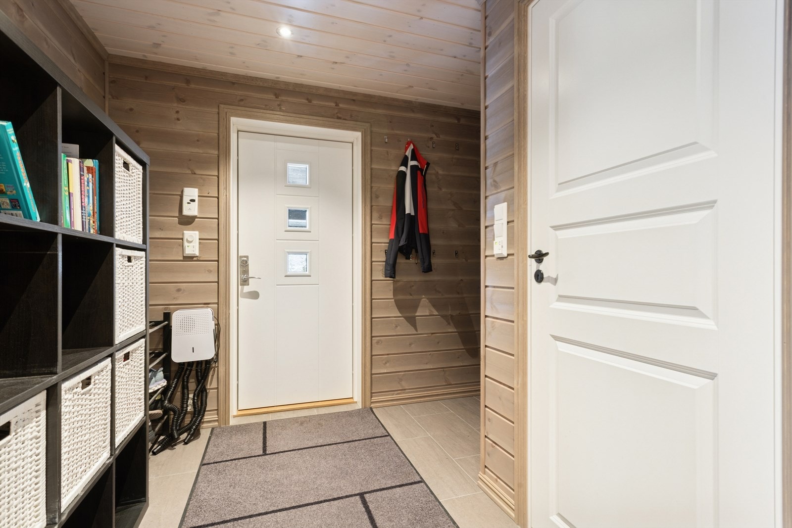 Det er gode muligheter for oppbevaring i gangen. Galleribilde