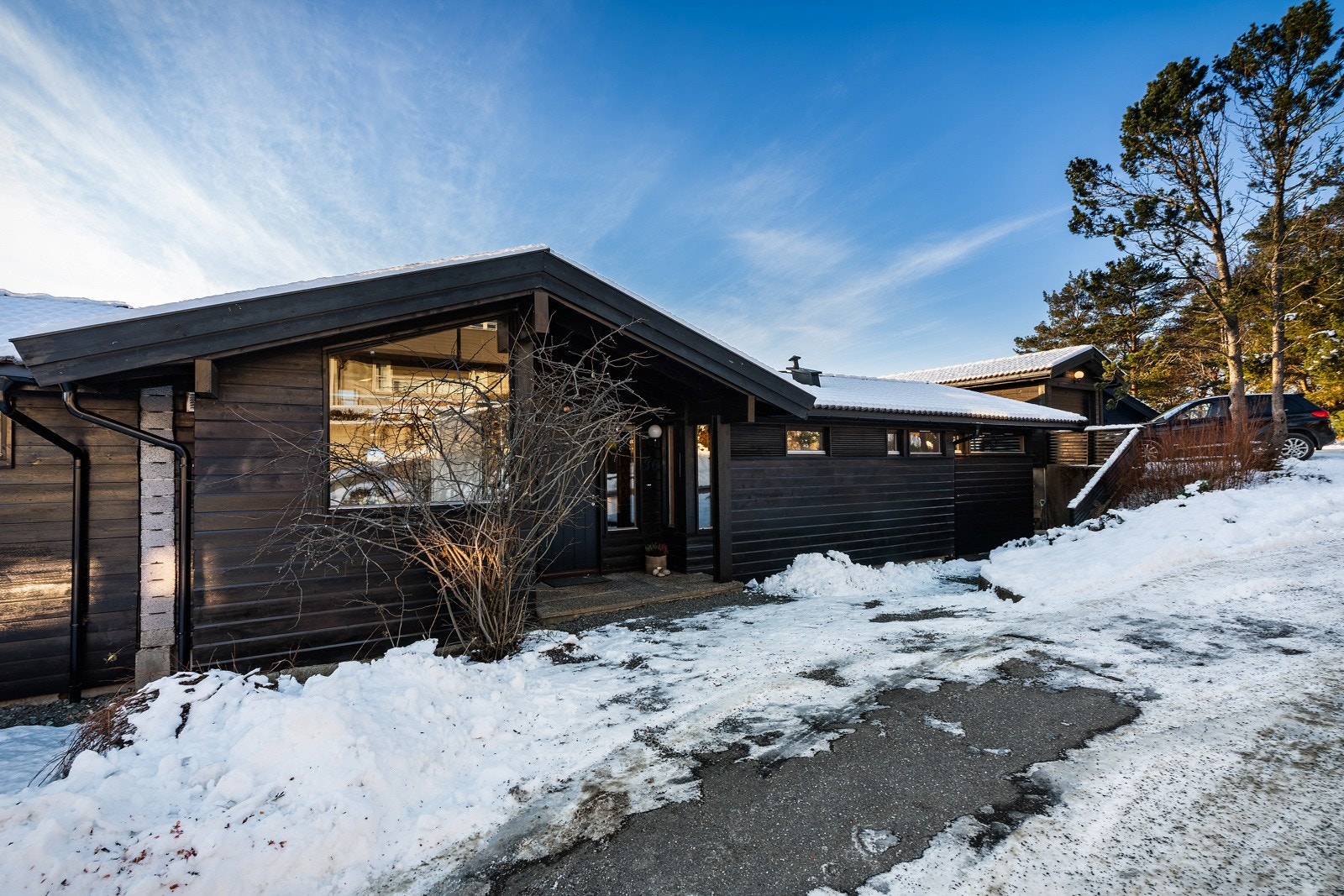 - Hyggelig inngangsparti, separat garasje - Galleribilde