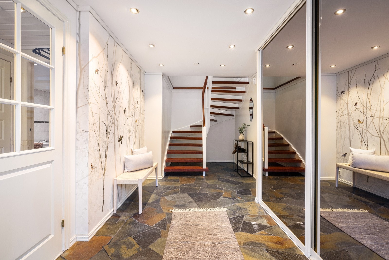 En stor hall ønsker deg velkommen Galleribilde