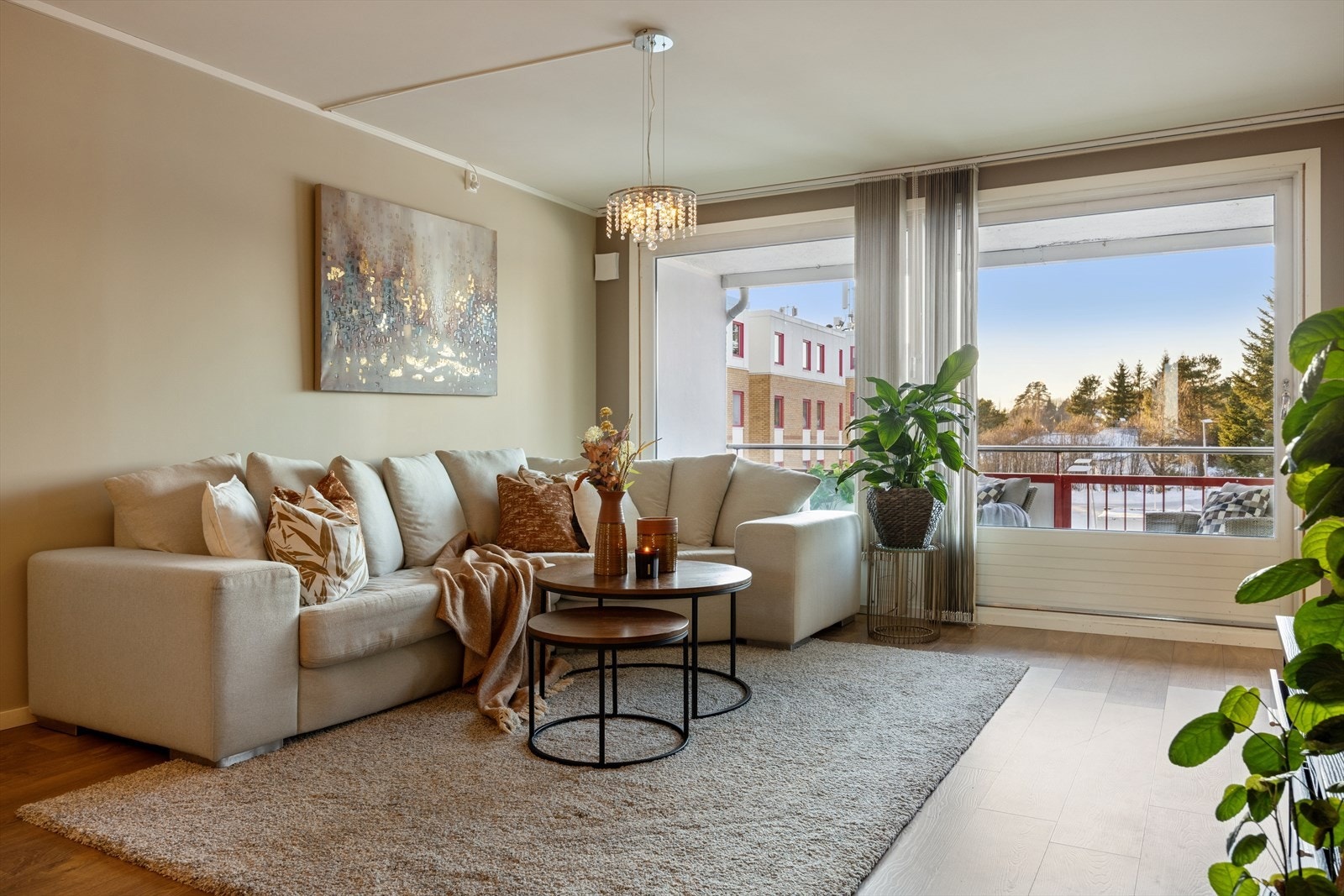 En 4 roms-leilighet i 3. etasje, med sentral beliggenhet på Heimdal. Galleribilde