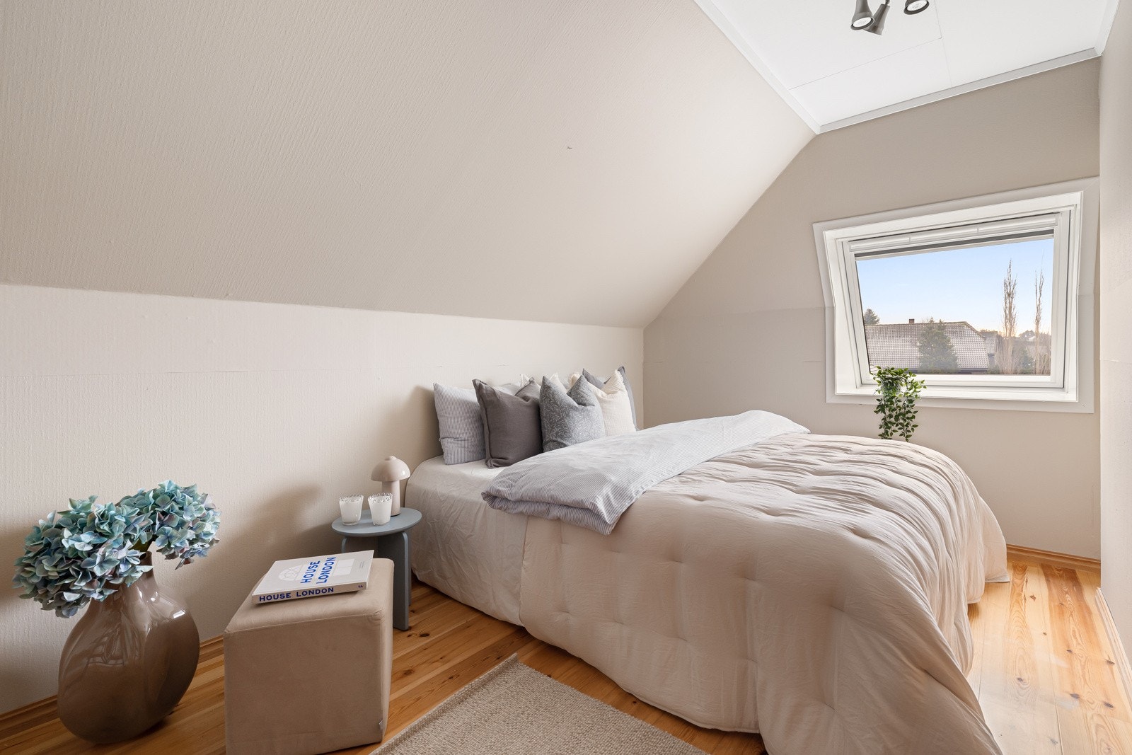 Rommene egner seg svært godt som barnerom, gjesterom eller hjemmekontor etter behov. Galleribilde