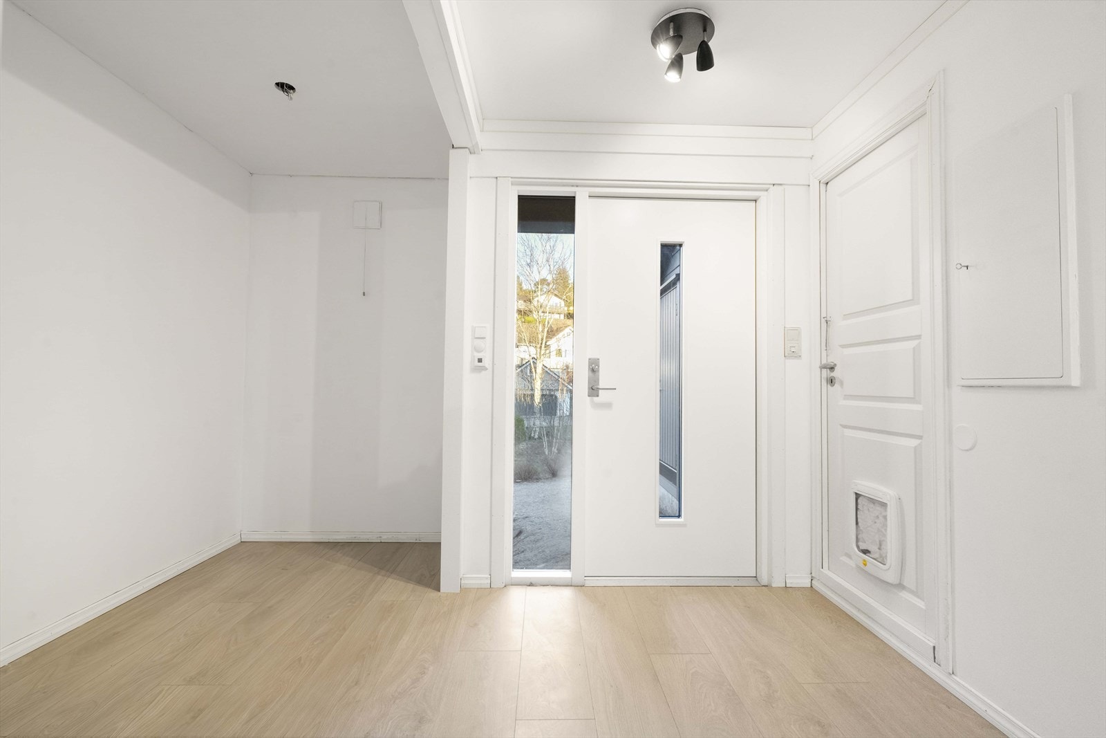 Eit åpent inngangsparti Galleribilde