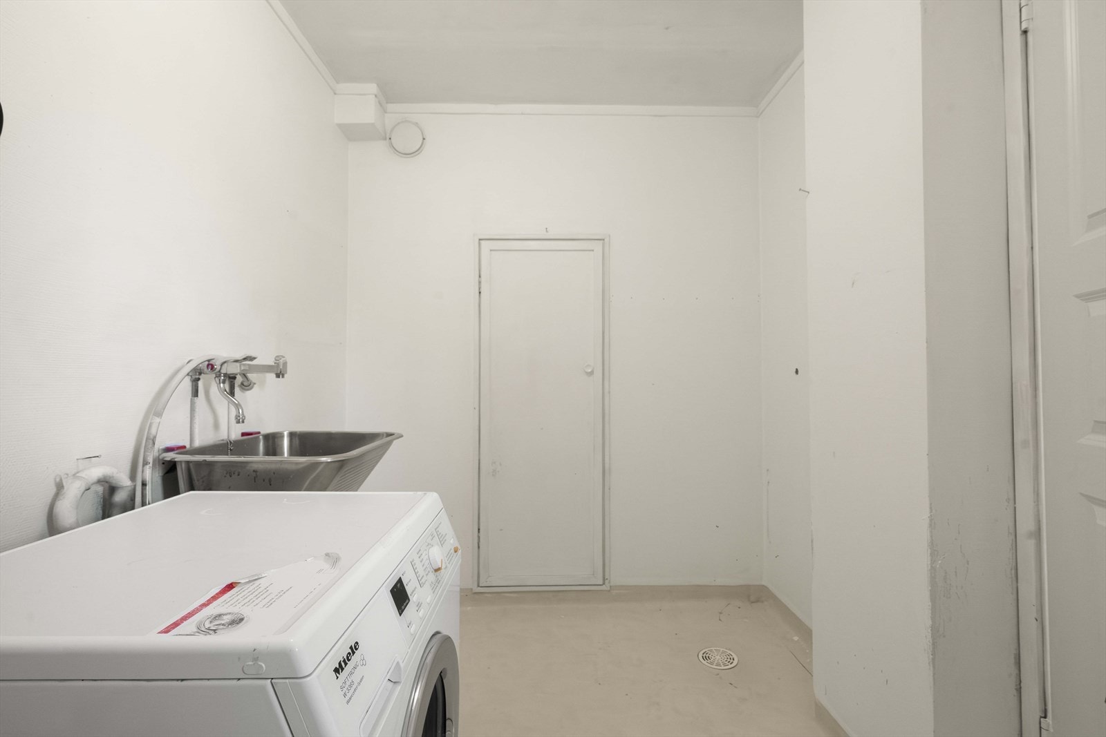 Stort vaskerom Galleribilde