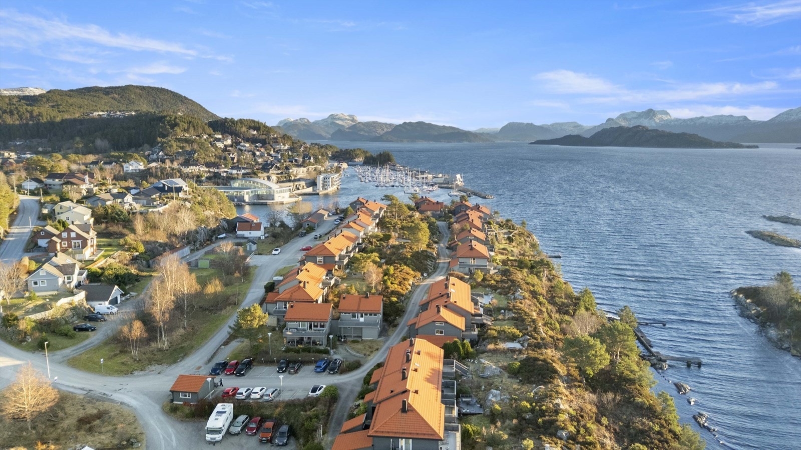 I Båtevika er det flotte badeplasser og kort veg til tursti Galleribilde