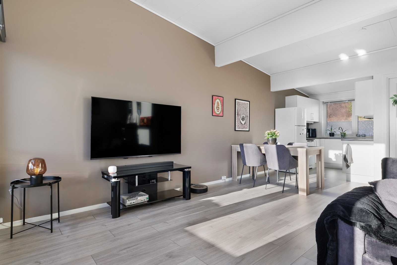 Lune og tidsriktige fargevalg. Galleribilde