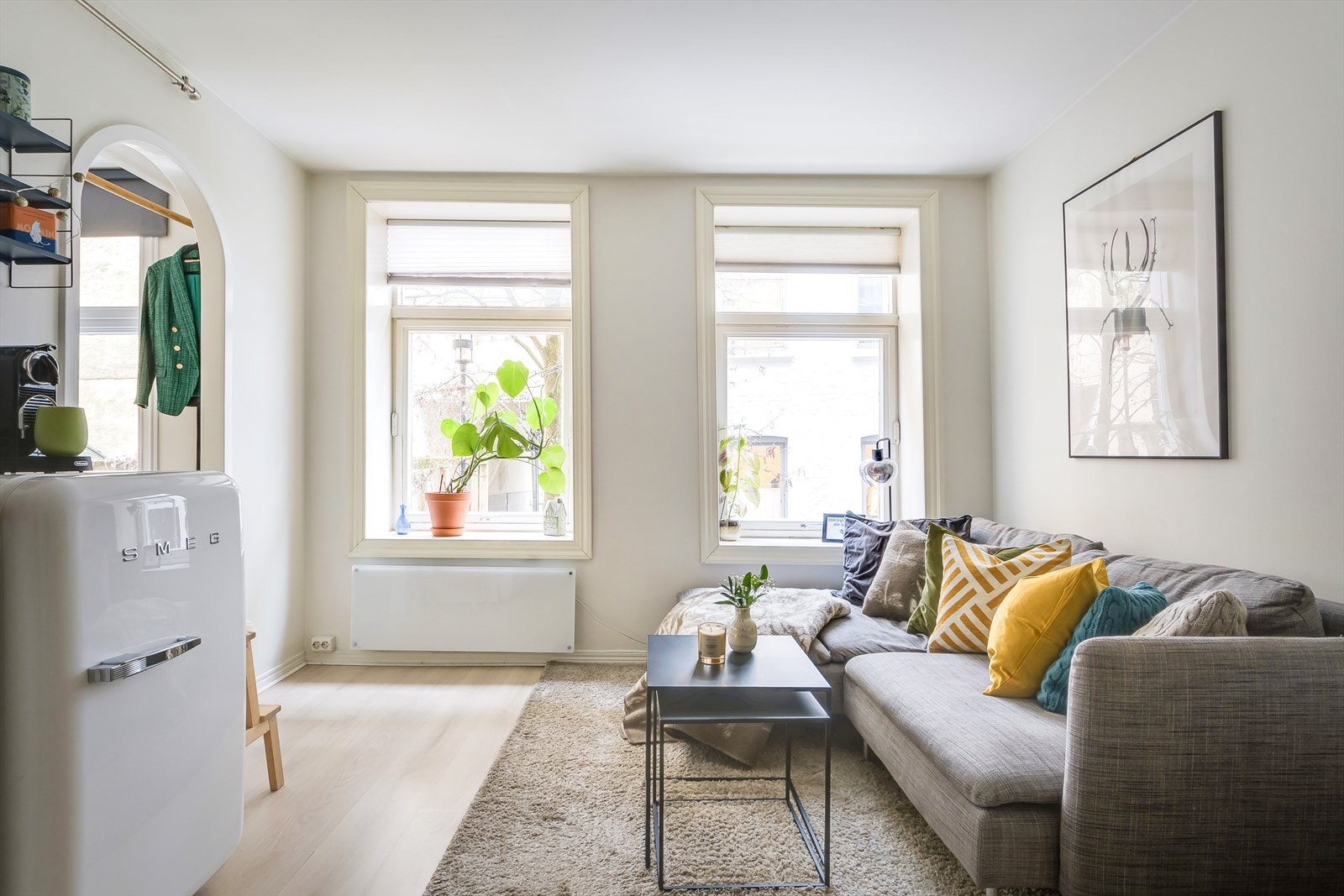 Stuen og kjøkkenet har en åpen og sosial planløsning Galleribilde