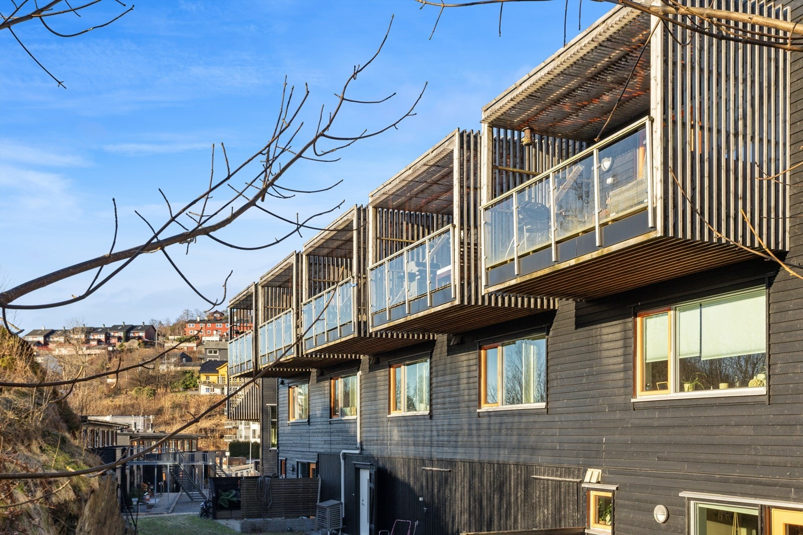 Bygningene i sameiet har moderne fasader og spennende arkitektur. Galleribilde