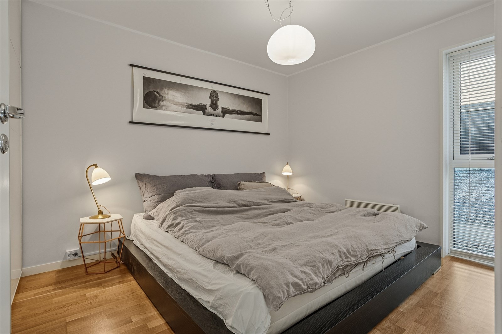 Leiligheten har to romslige soverom. Galleribilde