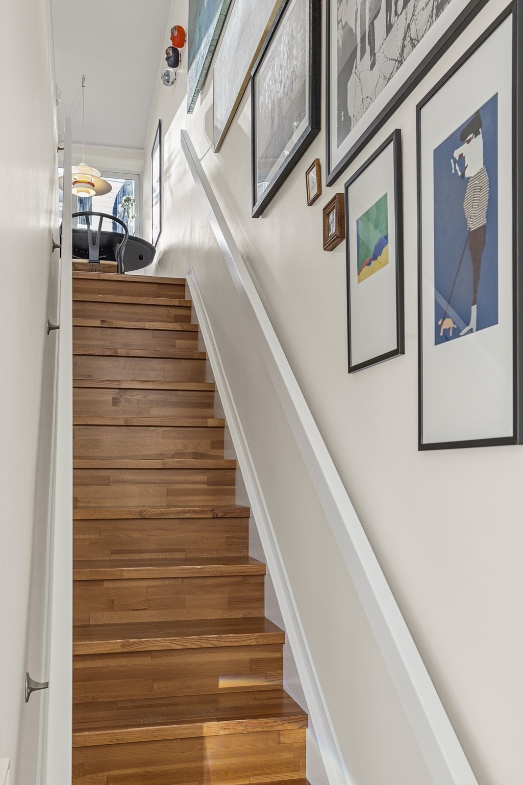 Trappeløp fra 1. til 2. etasje Galleribilde