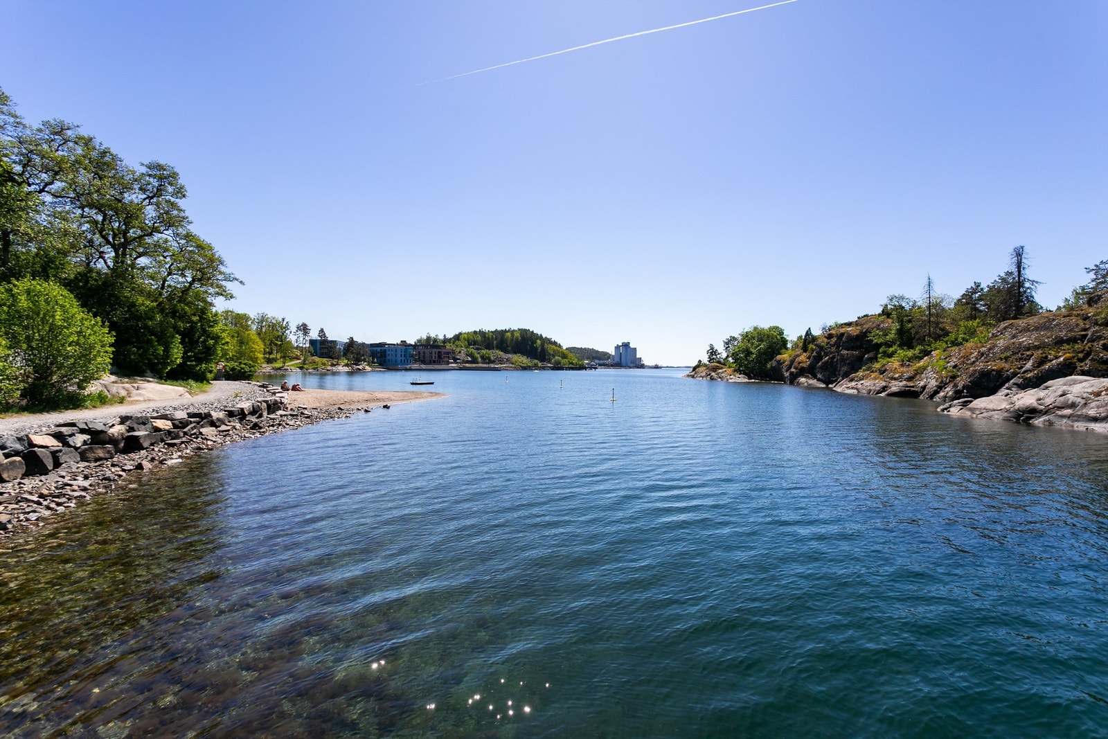 Sommerstemning på langgrunne Kulpestranda - rett ved Sjøhagen. Galleribilde