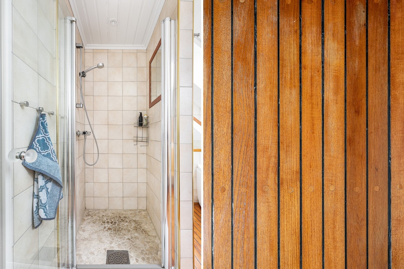 I dusjsonen er gulvet utført med rund elvestein, ellers med et maritimt dekorativt og skipsgulv av heltre. Galleribilde