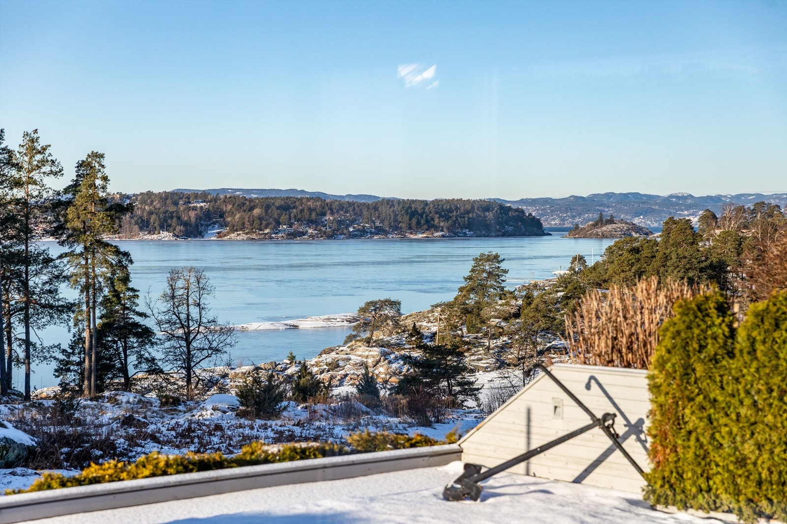 Nydelig utsikt fra spisestuen - helt til toppene på Hurumlandet. Galleribilde