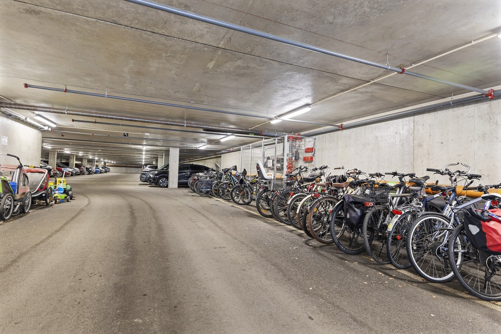 Felles sykkelparkering i garasjeanlegget Galleribilde