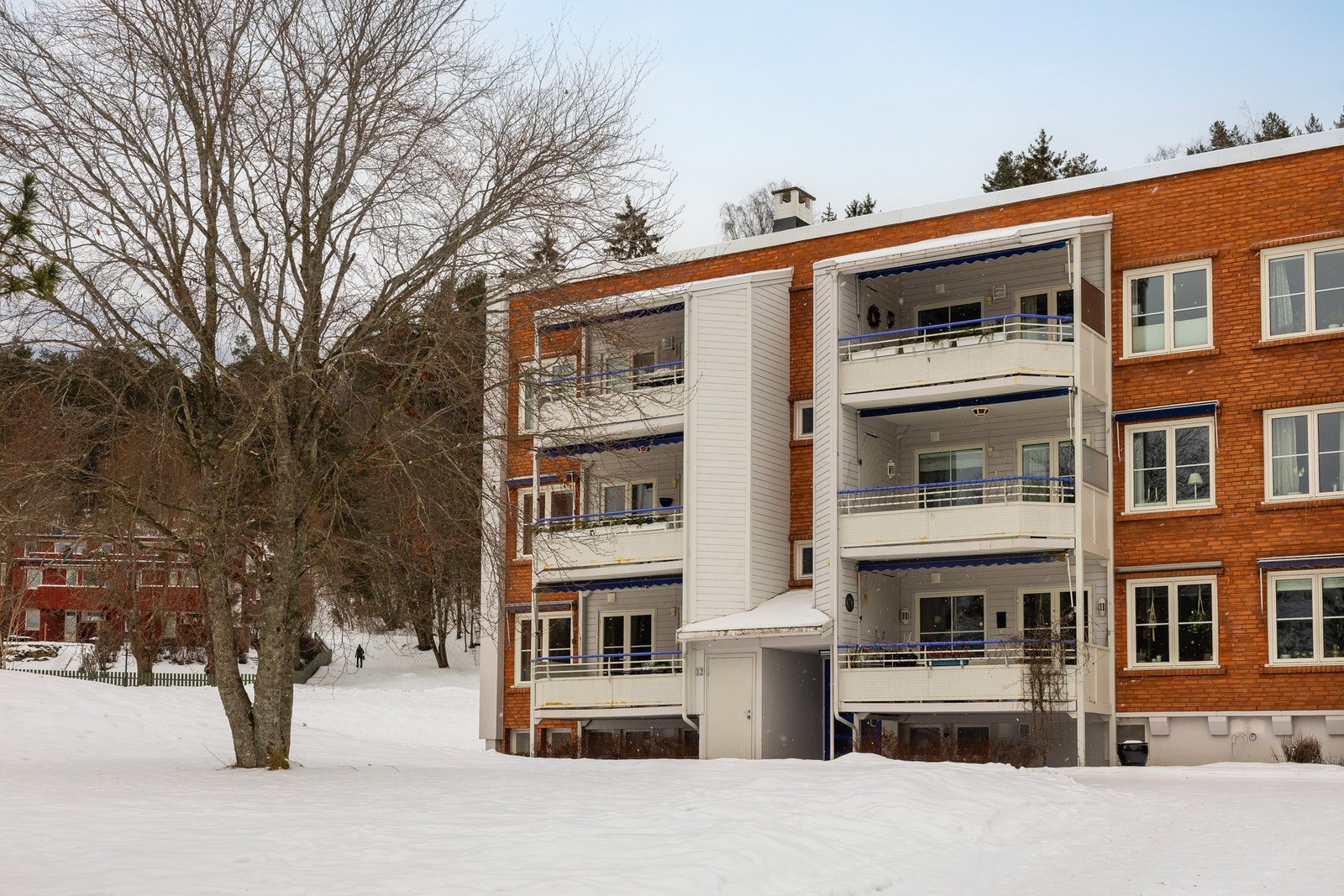 Leiligheten ligger i et sentralt, attraktivt og utpreget barnevennlig boligområde på Rustad, i bydel Østensjø i Oslo. Galleribilde