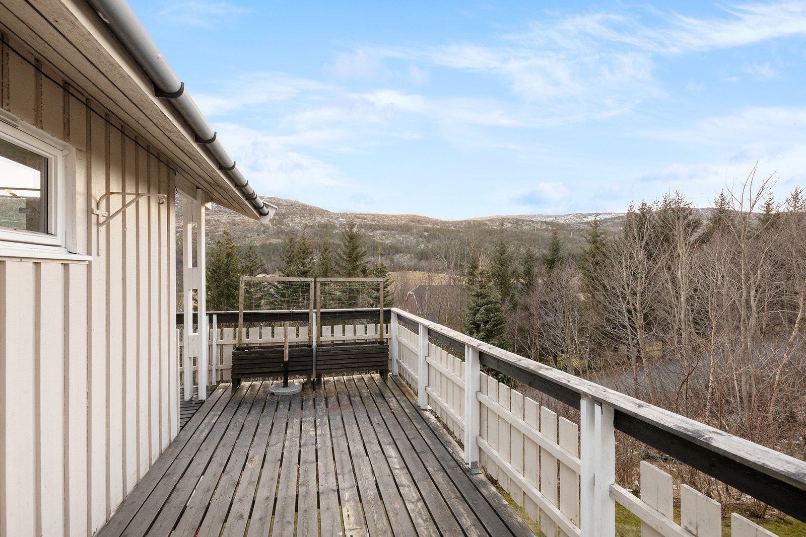 På denne siden av verandaen har du gode solforhold mot vest Galleribilde