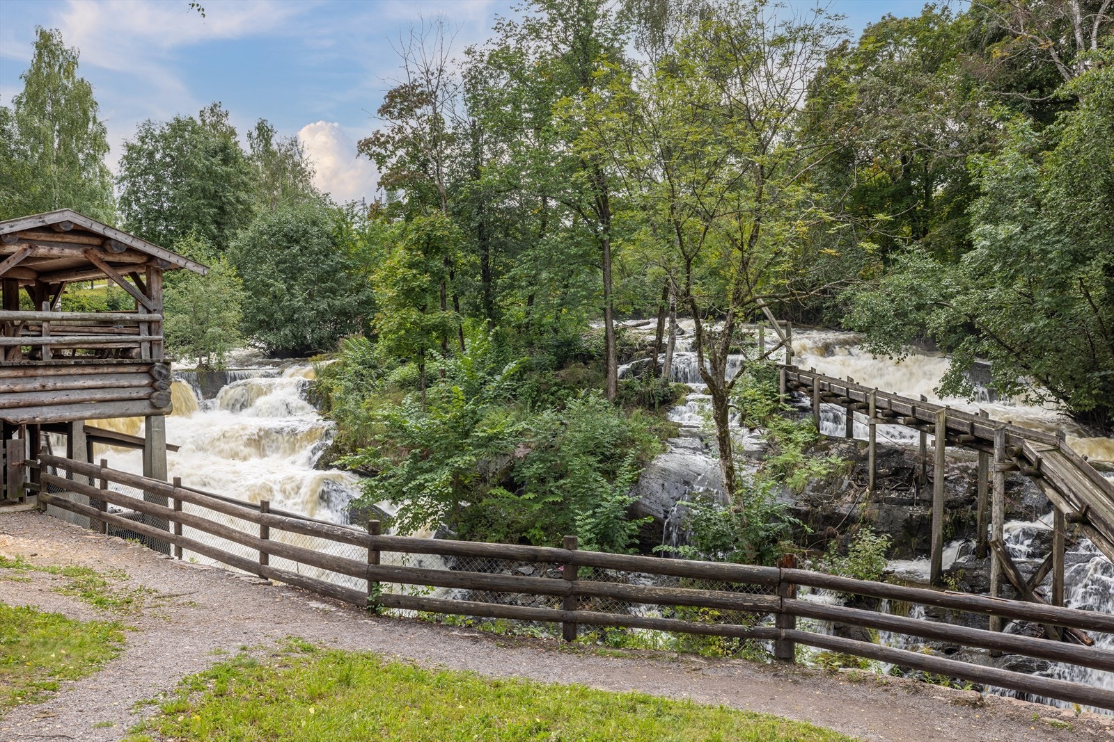 Det er flotte turområder som starter like utenfor døra og langs Sagelva på Strømmen. Galleribilde