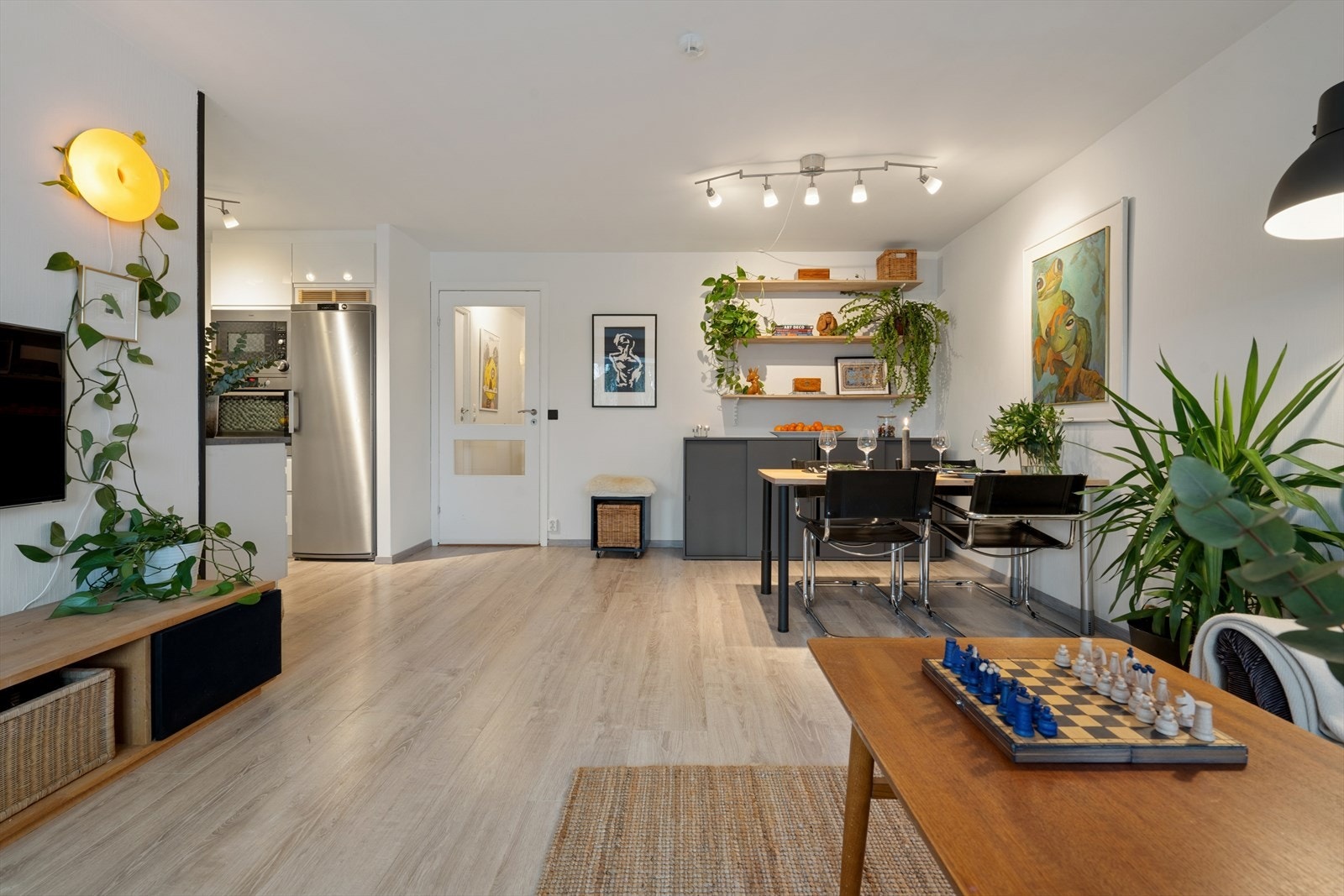 Fin planløsning som inneholder entré, bad. stue/kjøkken, soverom og bod/garderobe Galleribilde