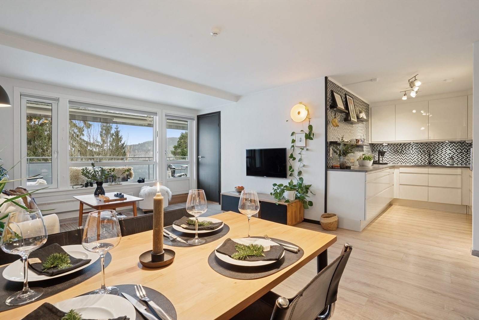 Lys og trivelig 2-roms selveierleilighet med attraktiv beliggenhet i et veletablert område på Ellingsrud. Galleribilde