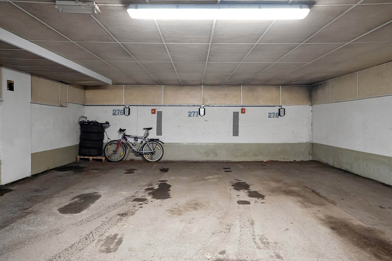 Leiligheten disponerer fast garasjeplass med elbillader. Galleribilde