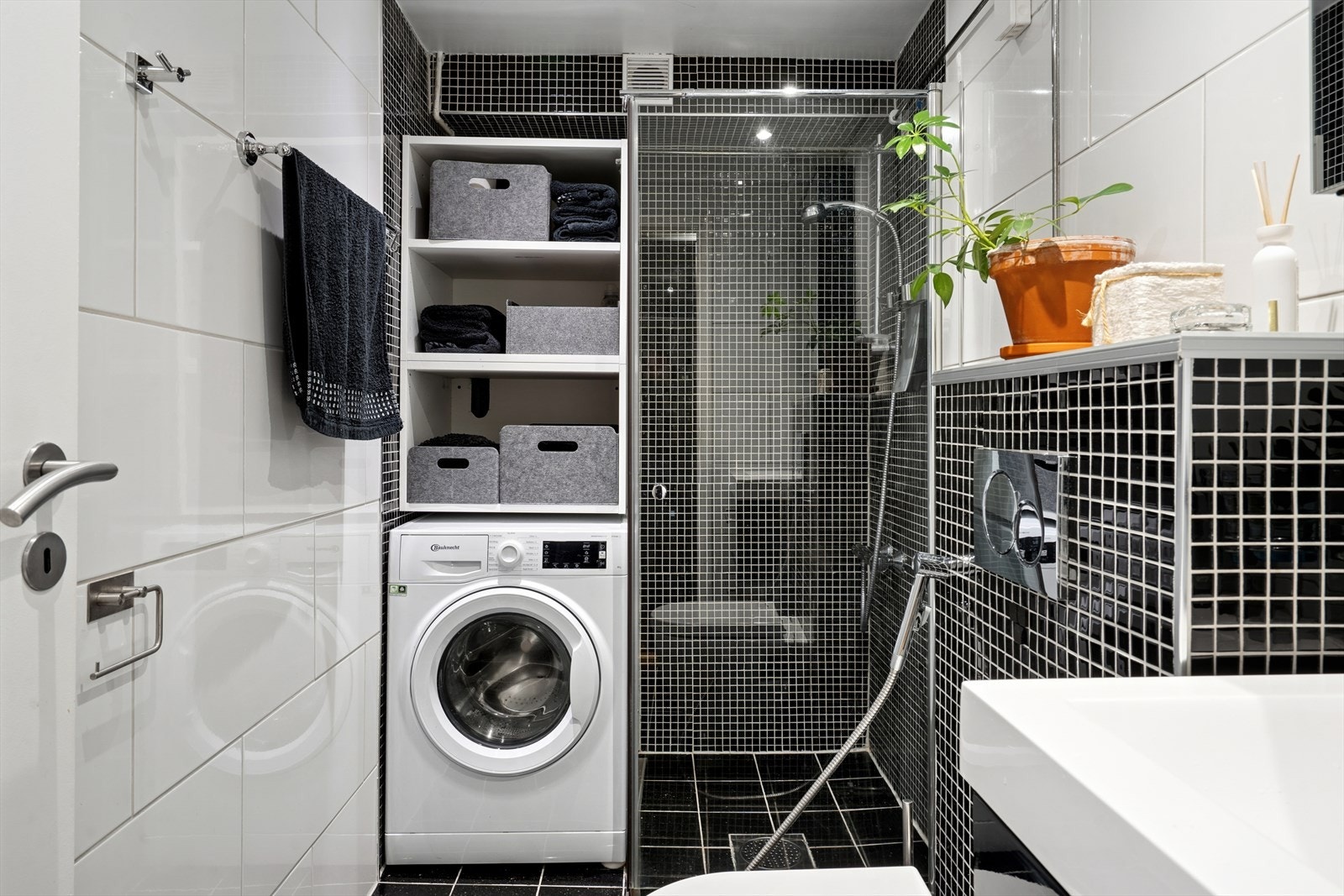 Baderommet ble pusset opp i 2016 (flis på flis). Galleribilde