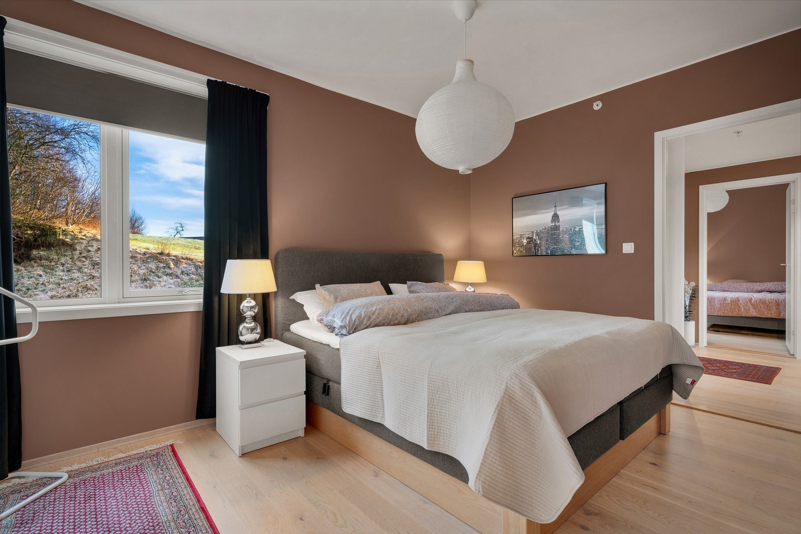 Rommet har et delikat fargevalg Galleribilde