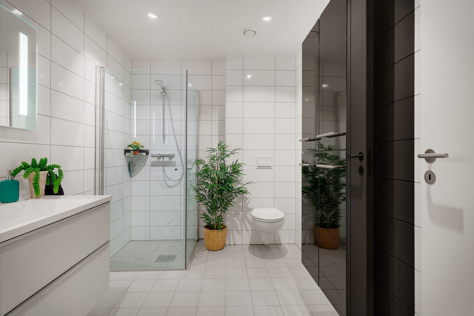 Varme i gulv og spotlights i taket Galleribilde