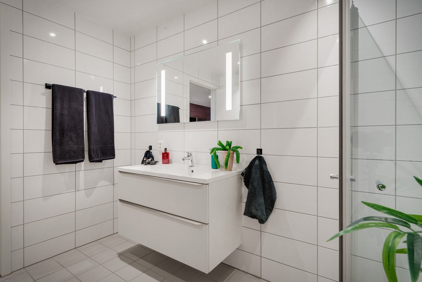 Skuffeseksjonen har godoppbevaringsplass Galleribilde