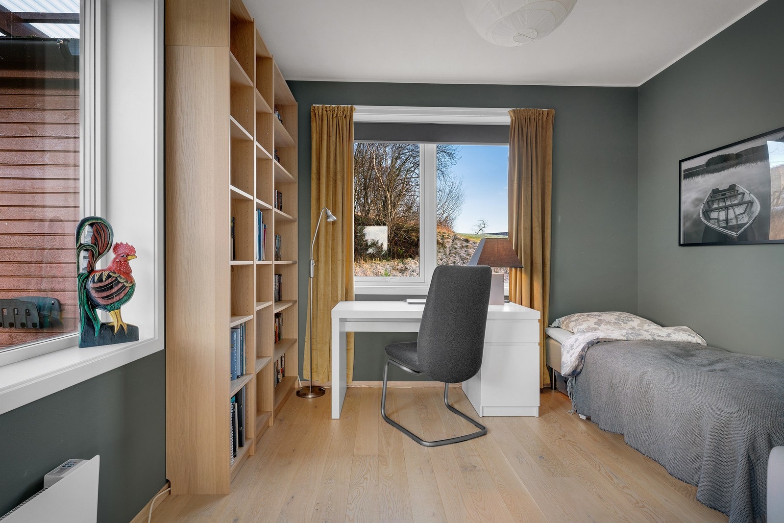 Det siste soverommet ligger med utsyn mot terrassen Galleribilde