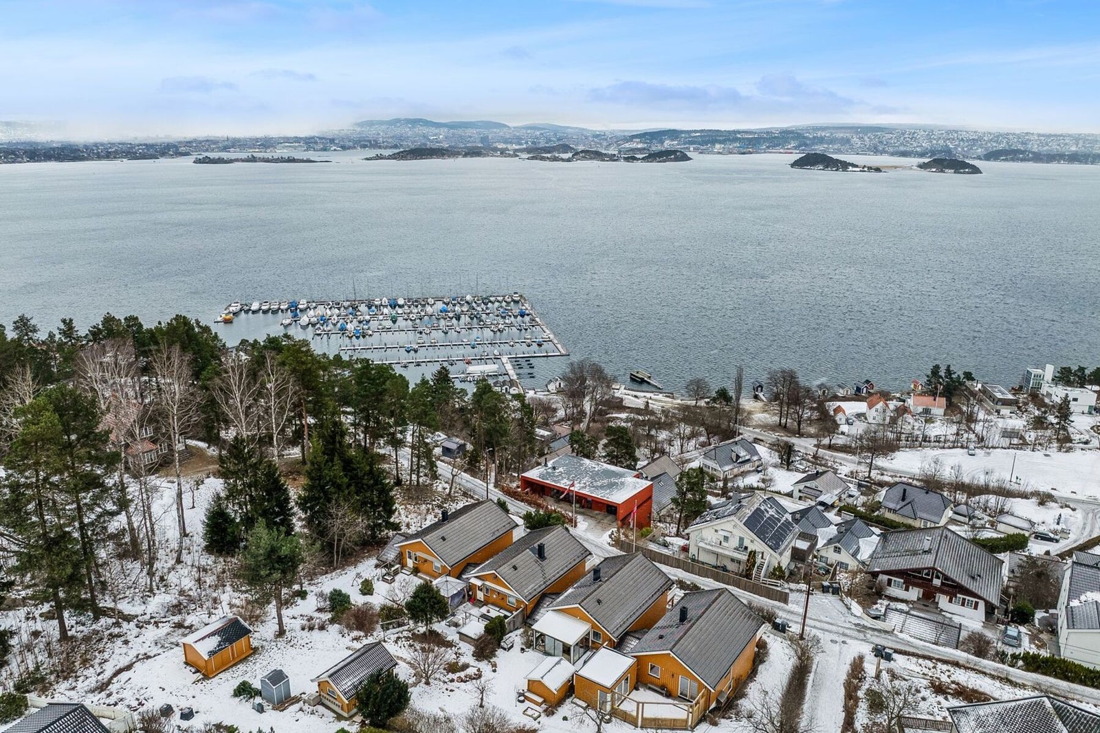 Området har et godt utvalg av skoler og barnehager. Galleribilde
