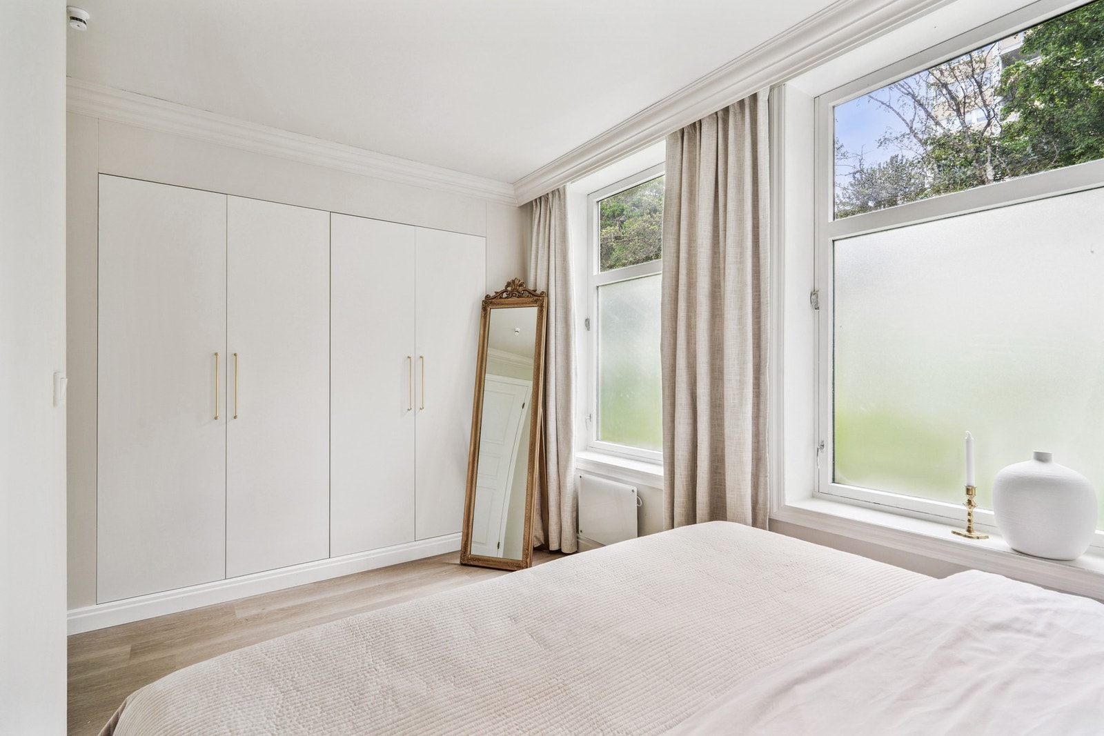 Soverommet måler 11 kvm og er malt i lyse farger som gjør det enkelt å sette sitt eget preg på rommet. Galleribilde