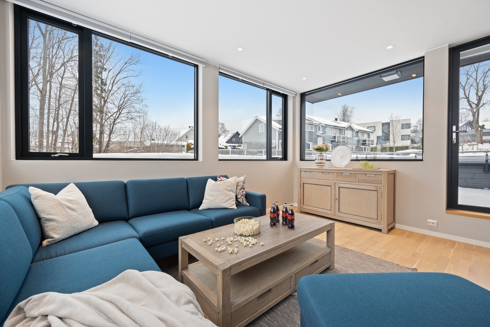 I tredje etasje er det en romslig og hyggelig tv stue med utgang til solrik takterrasse. Galleribilde