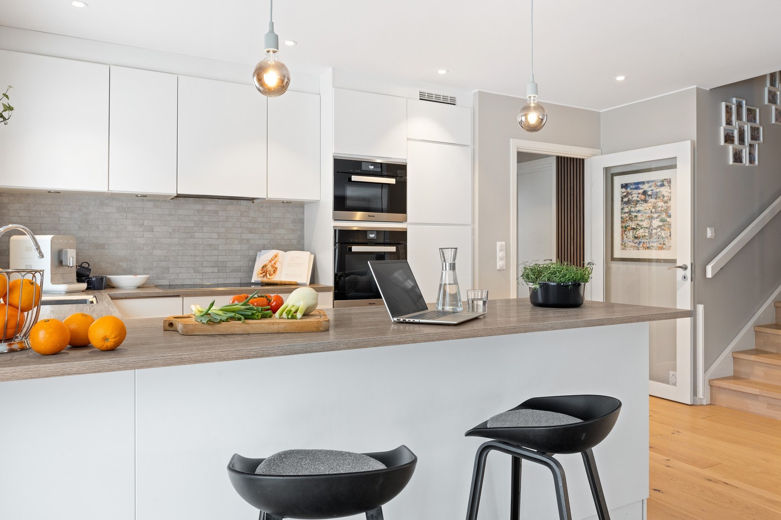 Praktisk barløsning ved kjøkkenbenken. Galleribilde