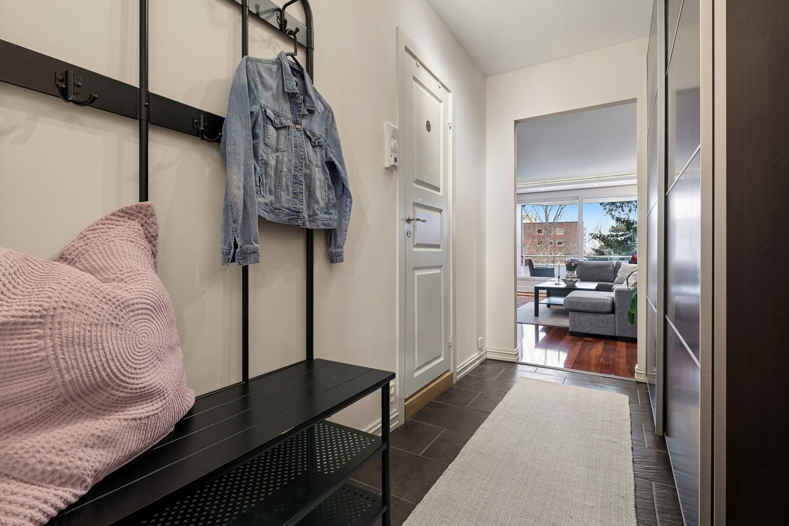 Her er det god plass til diverse oppbevaringsløsninger. Galleribilde