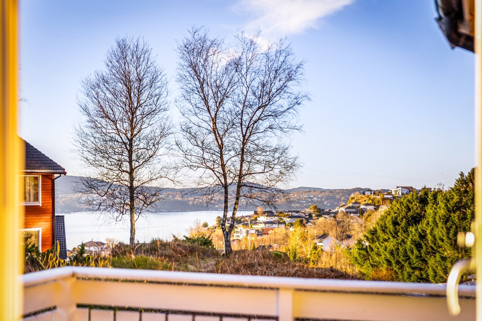 Balkongen peker mot vest-nordvest. Galleribilde