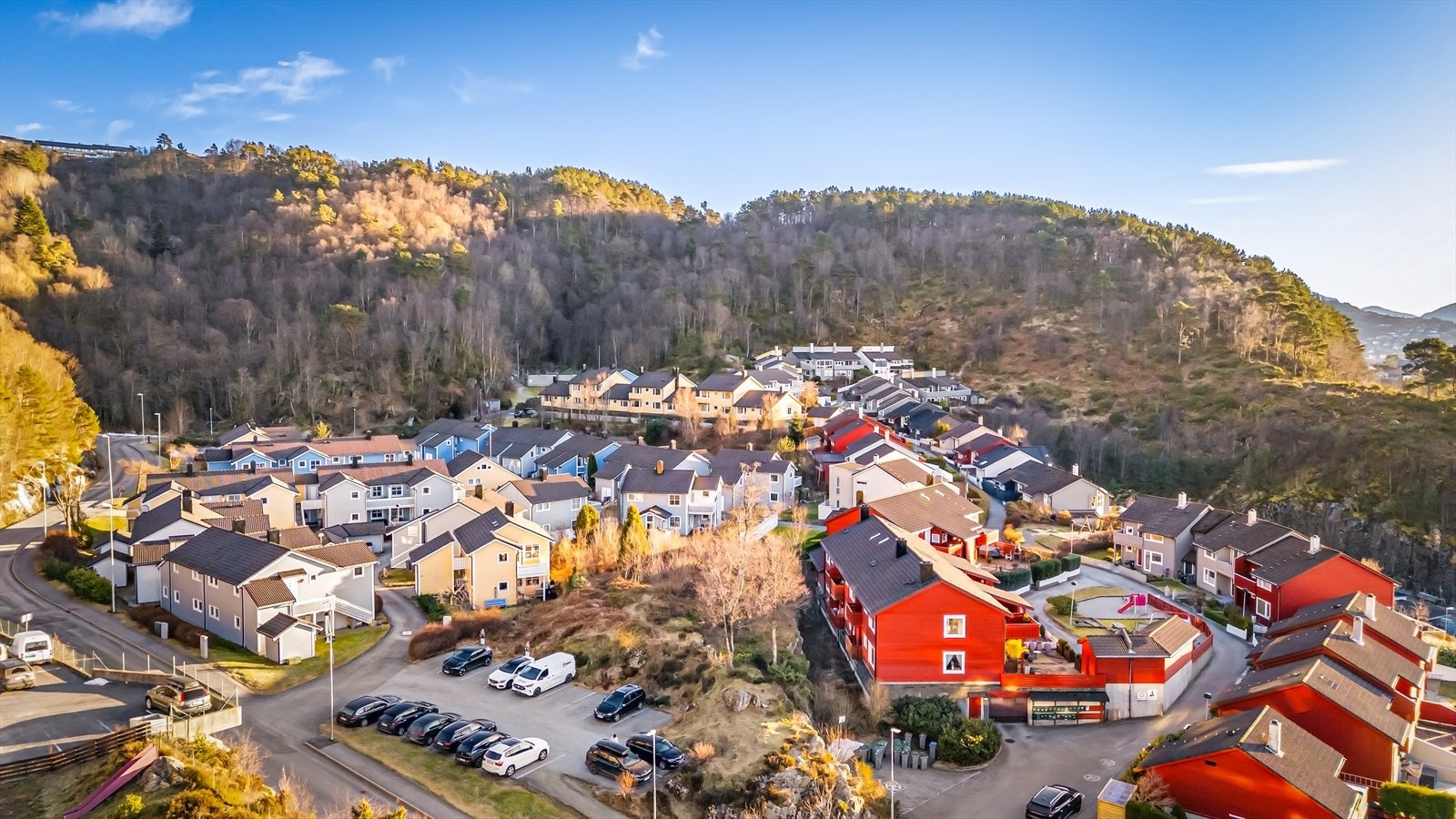Umiddelbar nærhet til flere turstier over Geitanuken. Cirka 30 sekunder gange til starten! Galleribilde