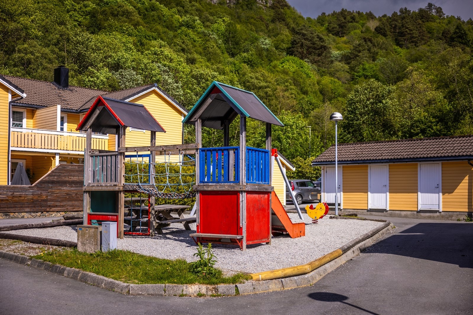 Lekeplass i borettslaget. Galleribilde