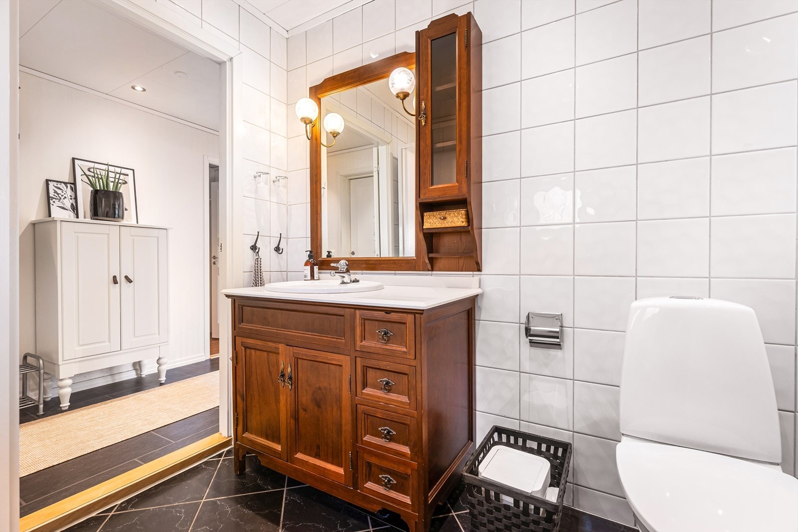 Borettslaget tilbyr kompensasjon ved oppussing av bad. Kontakt megler for mer info. Galleribilde