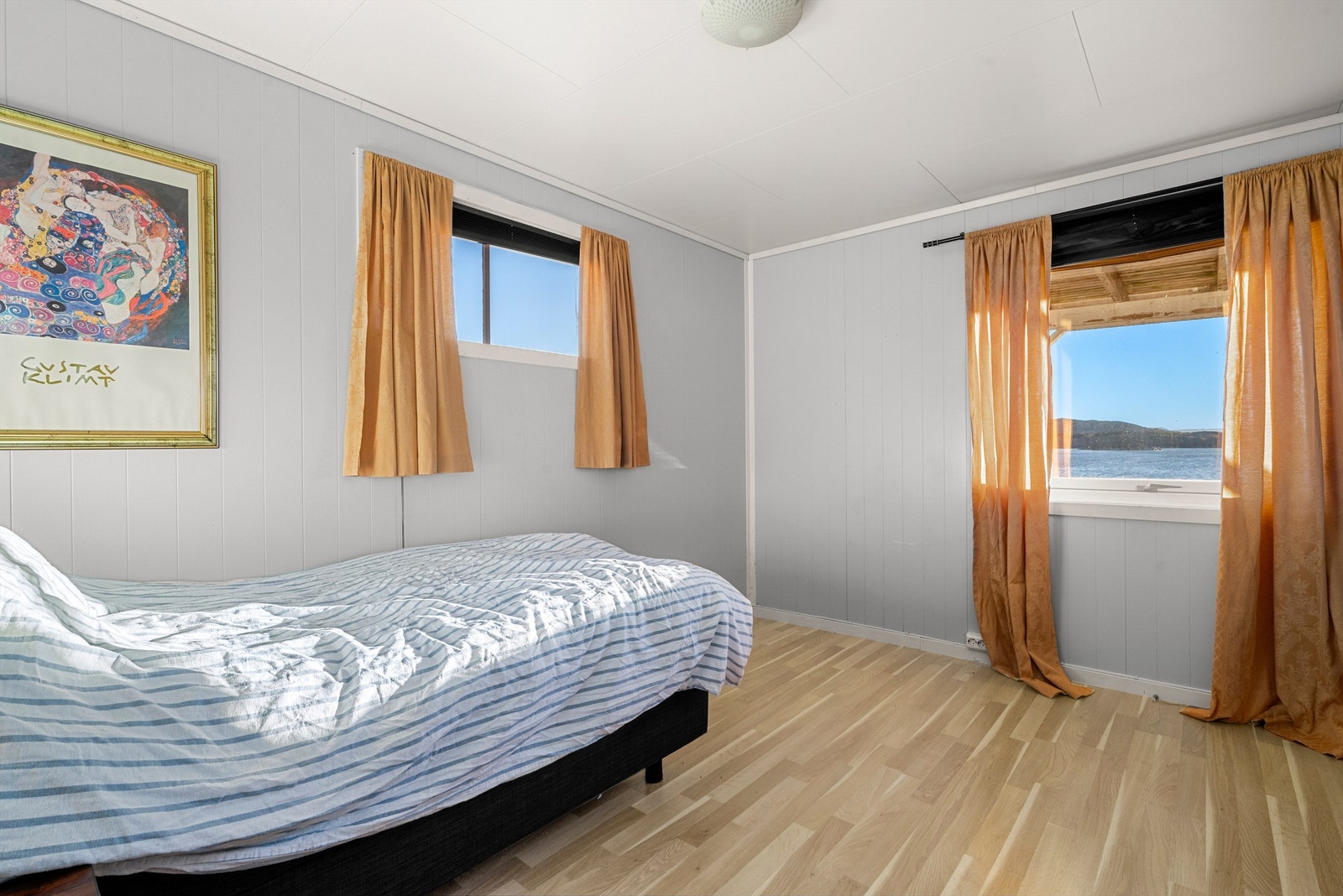 Soverommet i hybelleiligheten er på 10,5 kvm. Galleribilde