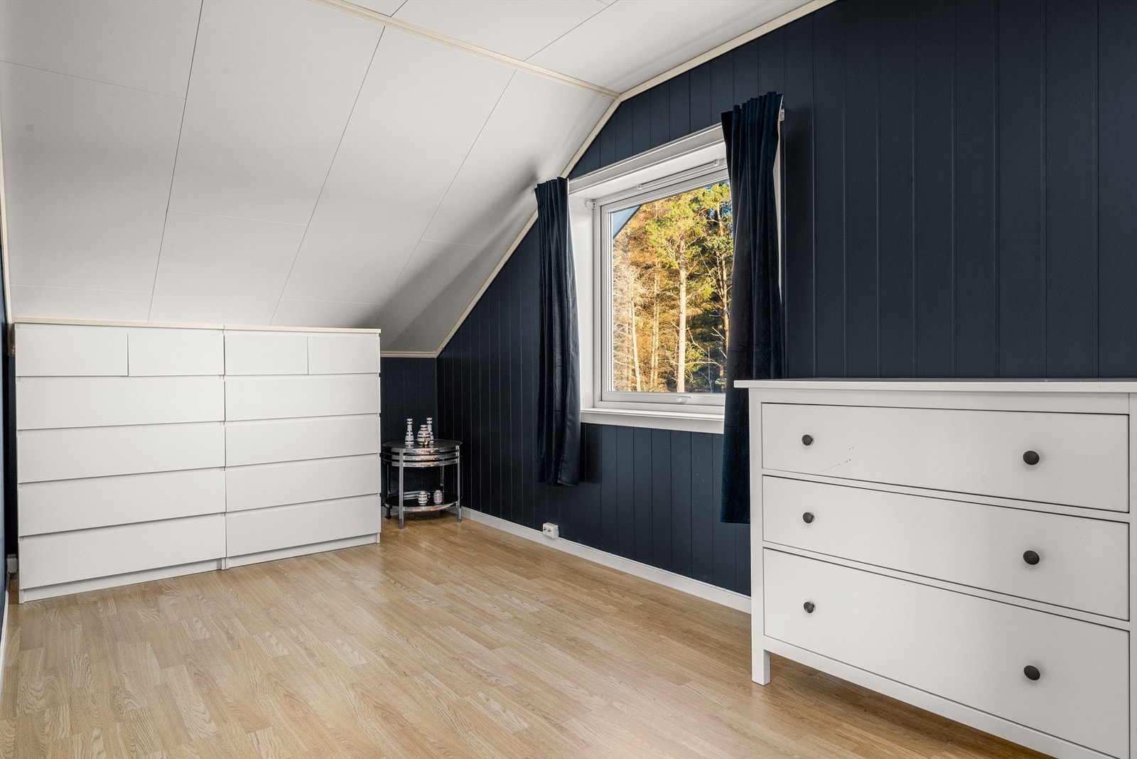 Soverommet har gode lagringsmuligheter. Galleribilde