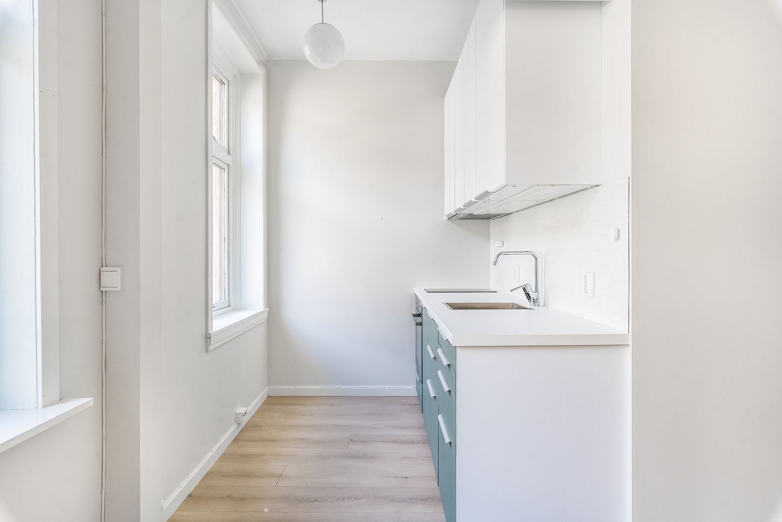 Kjøkken med hvitevarer Galleribilde