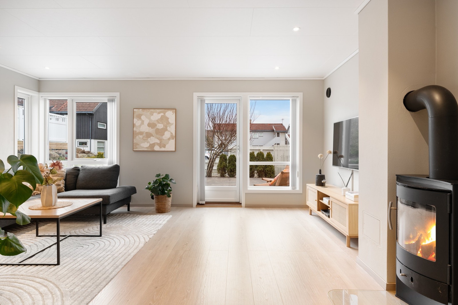 Det er god plass til å innrede med komfortabel sofagruppe og TV-seksjon. Galleribilde